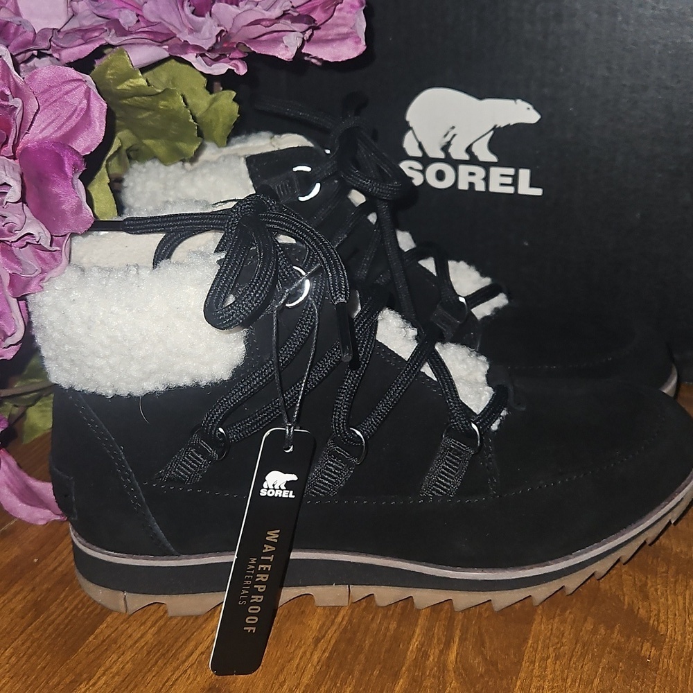 Sorel Harlow Lace Cozy Black Boots Size 6.5 NIB